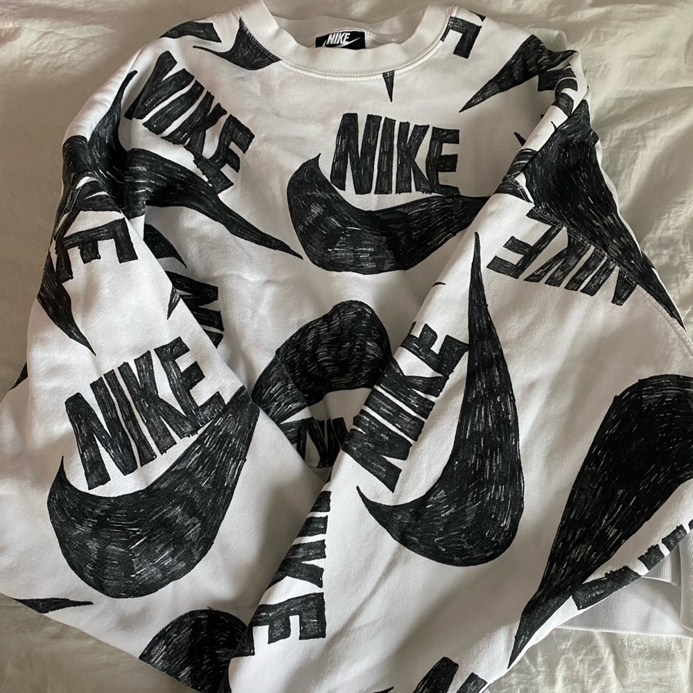 Cropped Nike sweatshirt